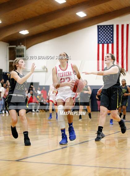 Thumbnail 2 in Isabella vs. Verbena (Chilton County Tournament) photogallery.