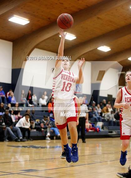 Thumbnail 2 in Isabella vs. Verbena (Chilton County Tournament) photogallery.