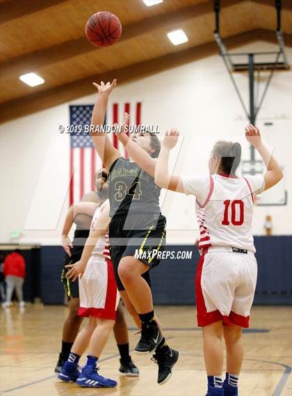 Thumbnail 2 in Isabella vs. Verbena (Chilton County Tournament) photogallery.
