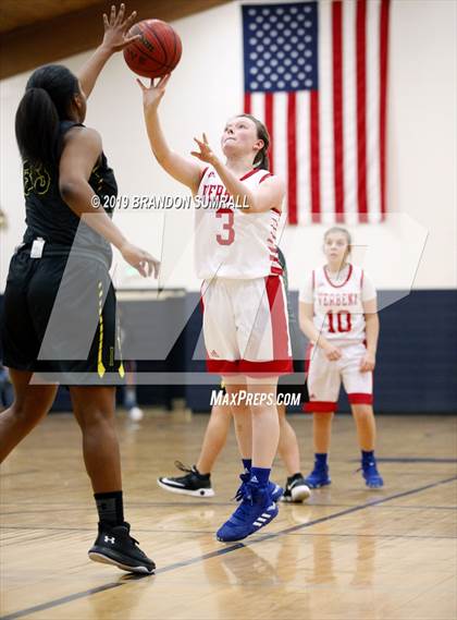 Thumbnail 1 in Isabella vs. Verbena (Chilton County Tournament) photogallery.