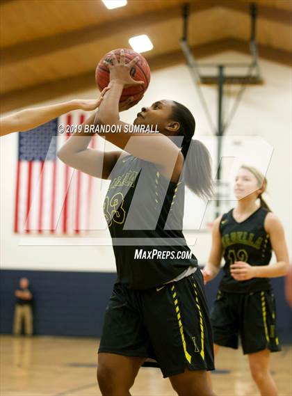 Thumbnail 3 in Isabella vs. Verbena (Chilton County Tournament) photogallery.