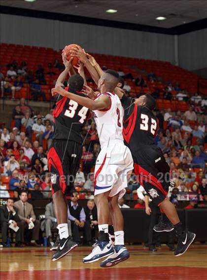 Thumbnail 3 in Cedar Hill vs. Duncanville (Texas 5A Region 1 Final) photogallery.