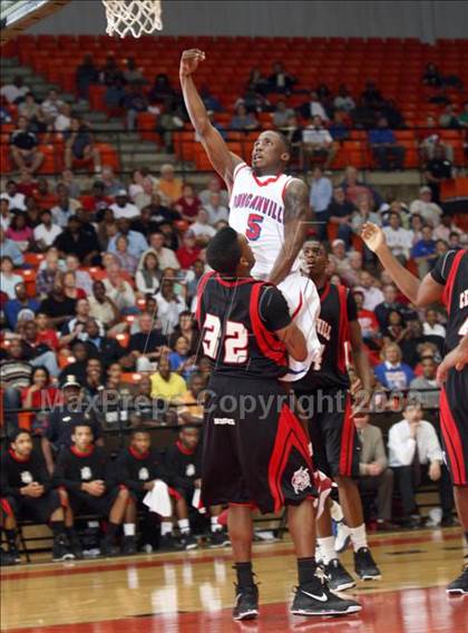 Thumbnail 2 in Cedar Hill vs. Duncanville (Texas 5A Region 1 Final) photogallery.