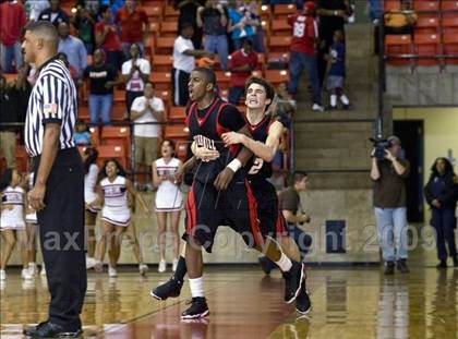 Thumbnail 1 in Cedar Hill vs. Duncanville (Texas 5A Region 1 Final) photogallery.