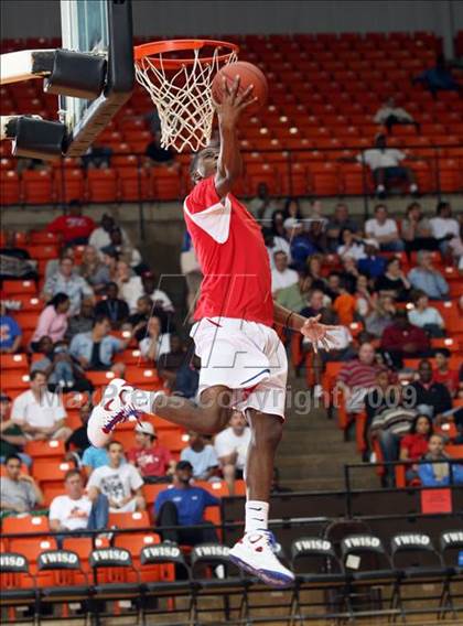 Thumbnail 3 in Cedar Hill vs. Duncanville (Texas 5A Region 1 Final) photogallery.