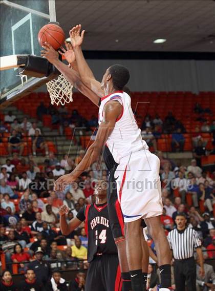 Thumbnail 1 in Cedar Hill vs. Duncanville (Texas 5A Region 1 Final) photogallery.