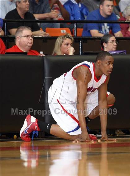 Thumbnail 1 in Cedar Hill vs. Duncanville (Texas 5A Region 1 Final) photogallery.