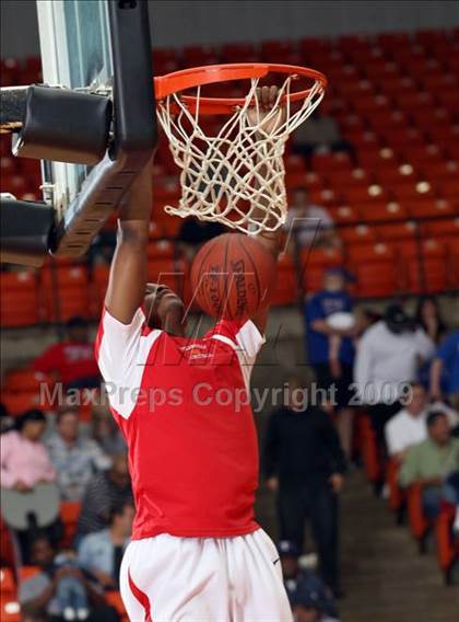 Thumbnail 1 in Cedar Hill vs. Duncanville (Texas 5A Region 1 Final) photogallery.