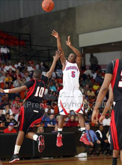 Thumbnail 3 in Cedar Hill vs. Duncanville (Texas 5A Region 1 Final) photogallery.