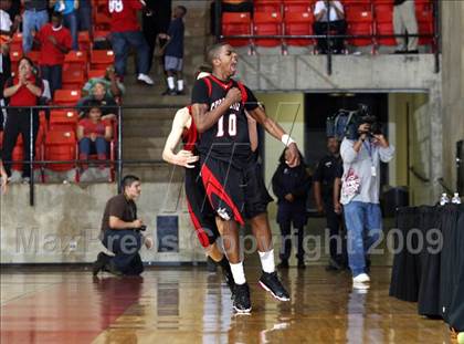 Thumbnail 3 in Cedar Hill vs. Duncanville (Texas 5A Region 1 Final) photogallery.