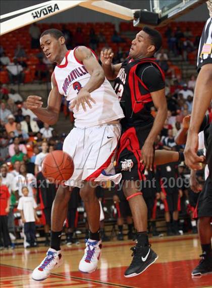 Thumbnail 3 in Cedar Hill vs. Duncanville (Texas 5A Region 1 Final) photogallery.
