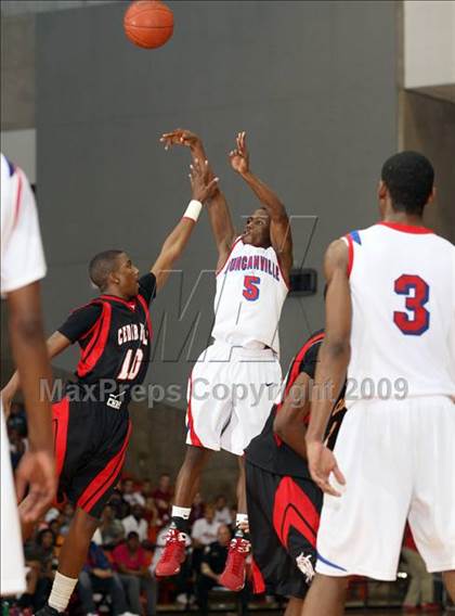 Thumbnail 2 in Cedar Hill vs. Duncanville (Texas 5A Region 1 Final) photogallery.