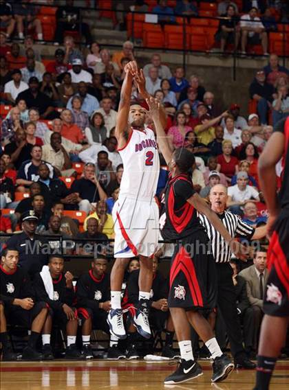 Thumbnail 3 in Cedar Hill vs. Duncanville (Texas 5A Region 1 Final) photogallery.