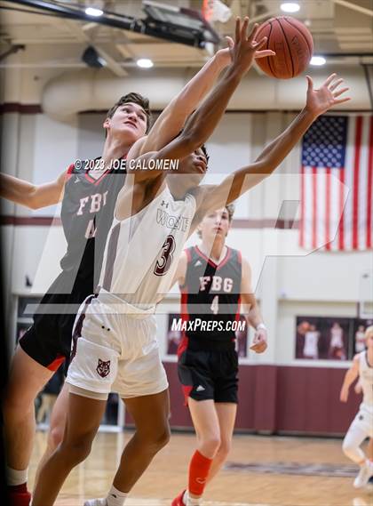 Thumbnail 3 in Davenport vs Fredericksburg photogallery.