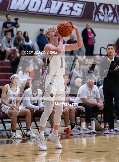 Thumbnail 3 in Davenport vs Fredericksburg photogallery.