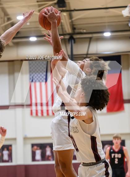 Thumbnail 1 in Davenport vs Fredericksburg photogallery.