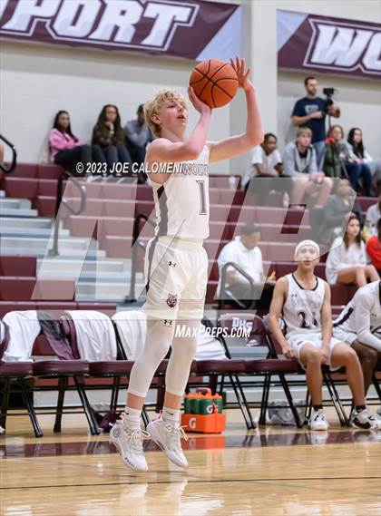 Thumbnail 1 in Davenport vs Fredericksburg photogallery.
