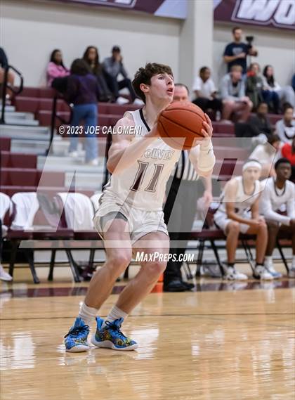 Thumbnail 3 in Davenport vs Fredericksburg photogallery.