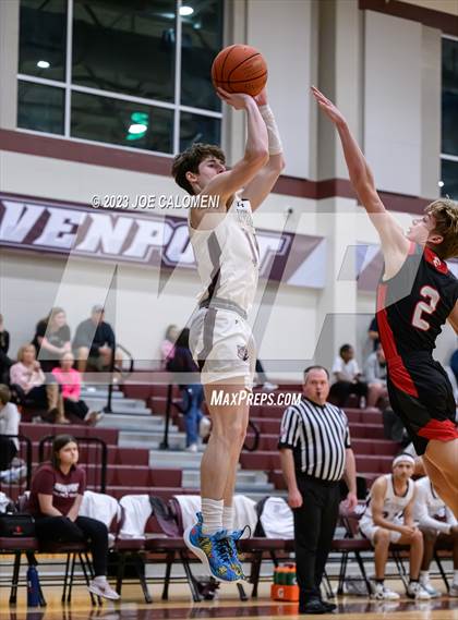 Thumbnail 2 in Davenport vs Fredericksburg photogallery.