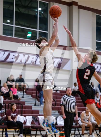Thumbnail 3 in Davenport vs Fredericksburg photogallery.