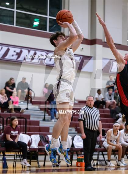 Thumbnail 1 in Davenport vs Fredericksburg photogallery.