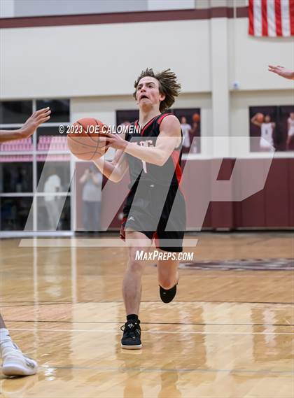 Thumbnail 2 in Davenport vs Fredericksburg photogallery.