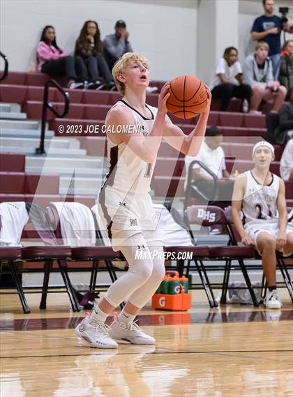 Thumbnail 1 in Davenport vs Fredericksburg photogallery.