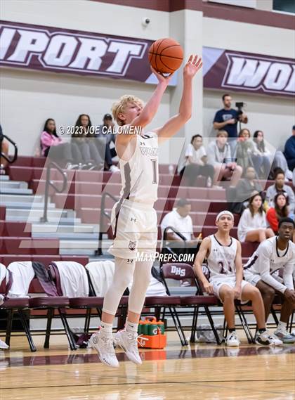 Thumbnail 2 in Davenport vs Fredericksburg photogallery.