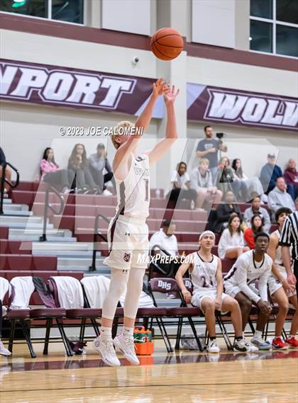 Thumbnail 3 in Davenport vs Fredericksburg photogallery.