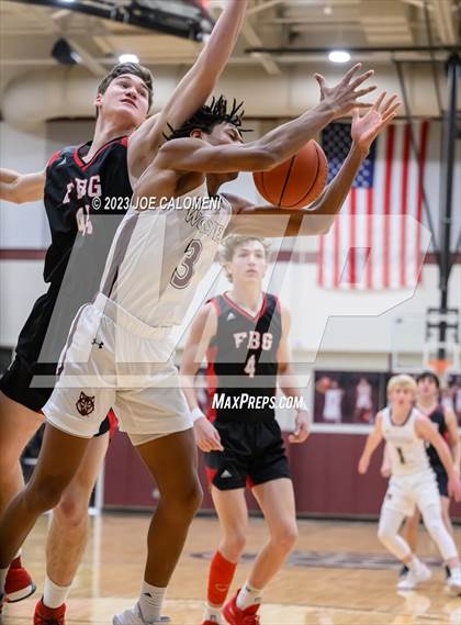 Thumbnail 2 in Davenport vs Fredericksburg photogallery.