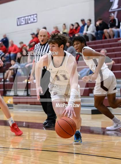 Thumbnail 3 in Davenport vs Fredericksburg photogallery.