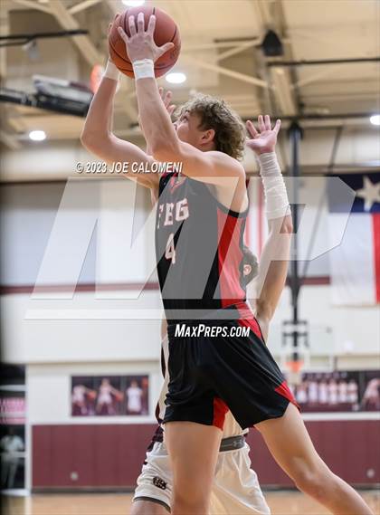 Thumbnail 2 in Davenport vs Fredericksburg photogallery.
