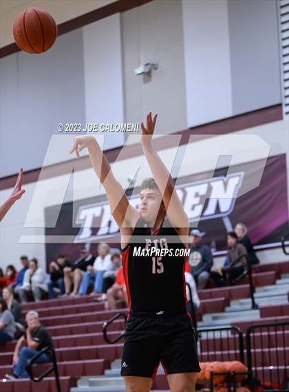 Thumbnail 1 in Davenport vs Fredericksburg photogallery.
