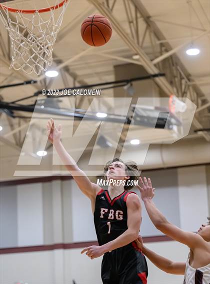 Thumbnail 3 in Davenport vs Fredericksburg photogallery.