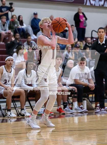 Thumbnail 2 in Davenport vs Fredericksburg photogallery.
