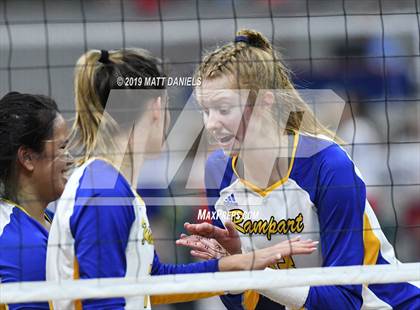Thumbnail 2 in Rampart vs. Mountain Vista (CHSAA 5A Playoff) photogallery.