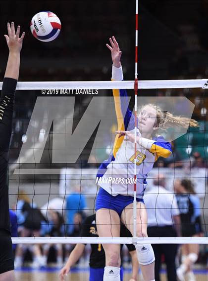 Thumbnail 3 in Rampart vs. Mountain Vista (CHSAA 5A Playoff) photogallery.