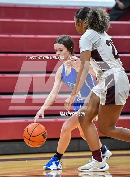 Thumbnail 1 in Paul Pewitt vs. Jefferson (White Oak Tournament) photogallery.