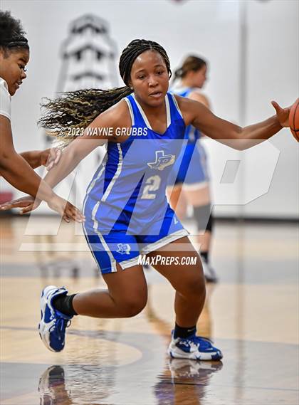 Thumbnail 2 in Paul Pewitt vs. Jefferson (White Oak Tournament) photogallery.