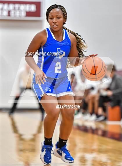 Thumbnail 1 in Paul Pewitt vs. Jefferson (White Oak Tournament) photogallery.