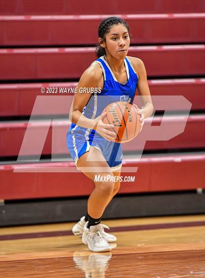 Thumbnail 1 in Paul Pewitt vs. Jefferson (White Oak Tournament) photogallery.