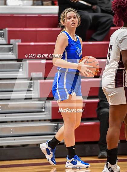 Thumbnail 3 in Paul Pewitt vs. Jefferson (White Oak Tournament) photogallery.