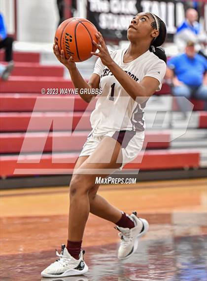 Thumbnail 1 in Paul Pewitt vs. Jefferson (White Oak Tournament) photogallery.