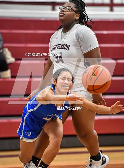 Thumbnail 1 in Paul Pewitt vs. Jefferson (White Oak Tournament) photogallery.