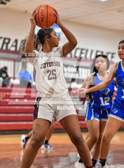 Thumbnail 2 in Paul Pewitt vs. Jefferson (White Oak Tournament) photogallery.