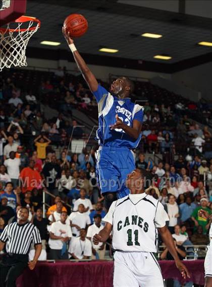 Thumbnail 3 in Chavez vs. Hightower (Texas 5A Region 3 Semifinal) photogallery.