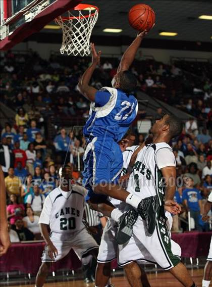 Thumbnail 1 in Chavez vs. Hightower (Texas 5A Region 3 Semifinal) photogallery.
