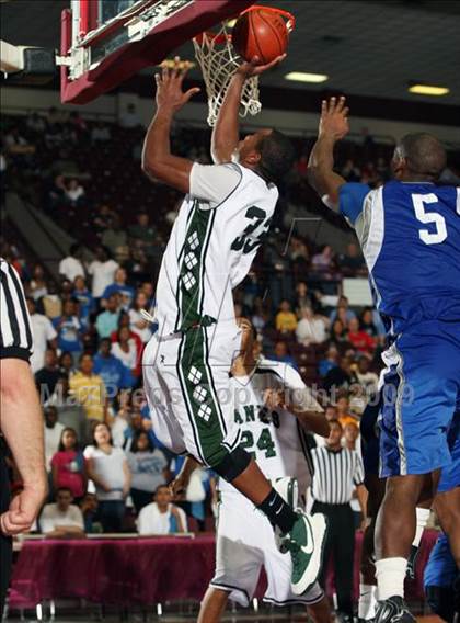 Thumbnail 2 in Chavez vs. Hightower (Texas 5A Region 3 Semifinal) photogallery.