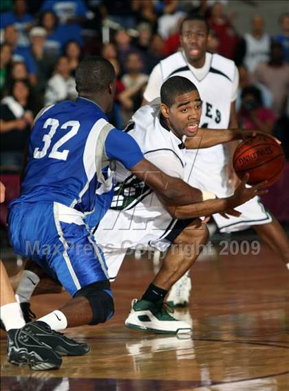 Thumbnail 2 in Chavez vs. Hightower (Texas 5A Region 3 Semifinal) photogallery.