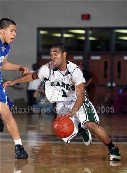 Thumbnail 1 in Chavez vs. Hightower (Texas 5A Region 3 Semifinal) photogallery.